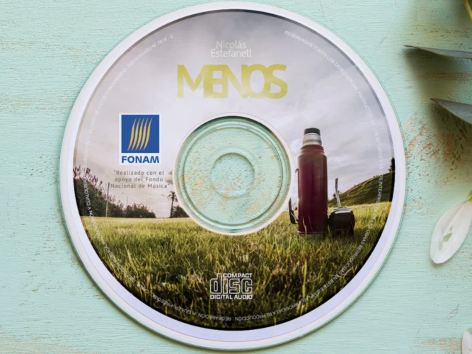 Nicolás Estefanell — Menos